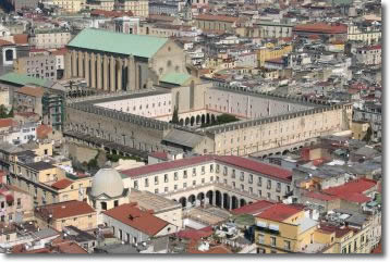 immagine aerea del centro storico di Napoli